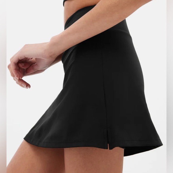 Girlfriend Collective| Black Sport Skort - Picture 2 of 5